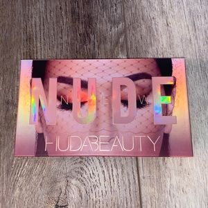 Huda Beauty New Nudes Eyeshadow Palette